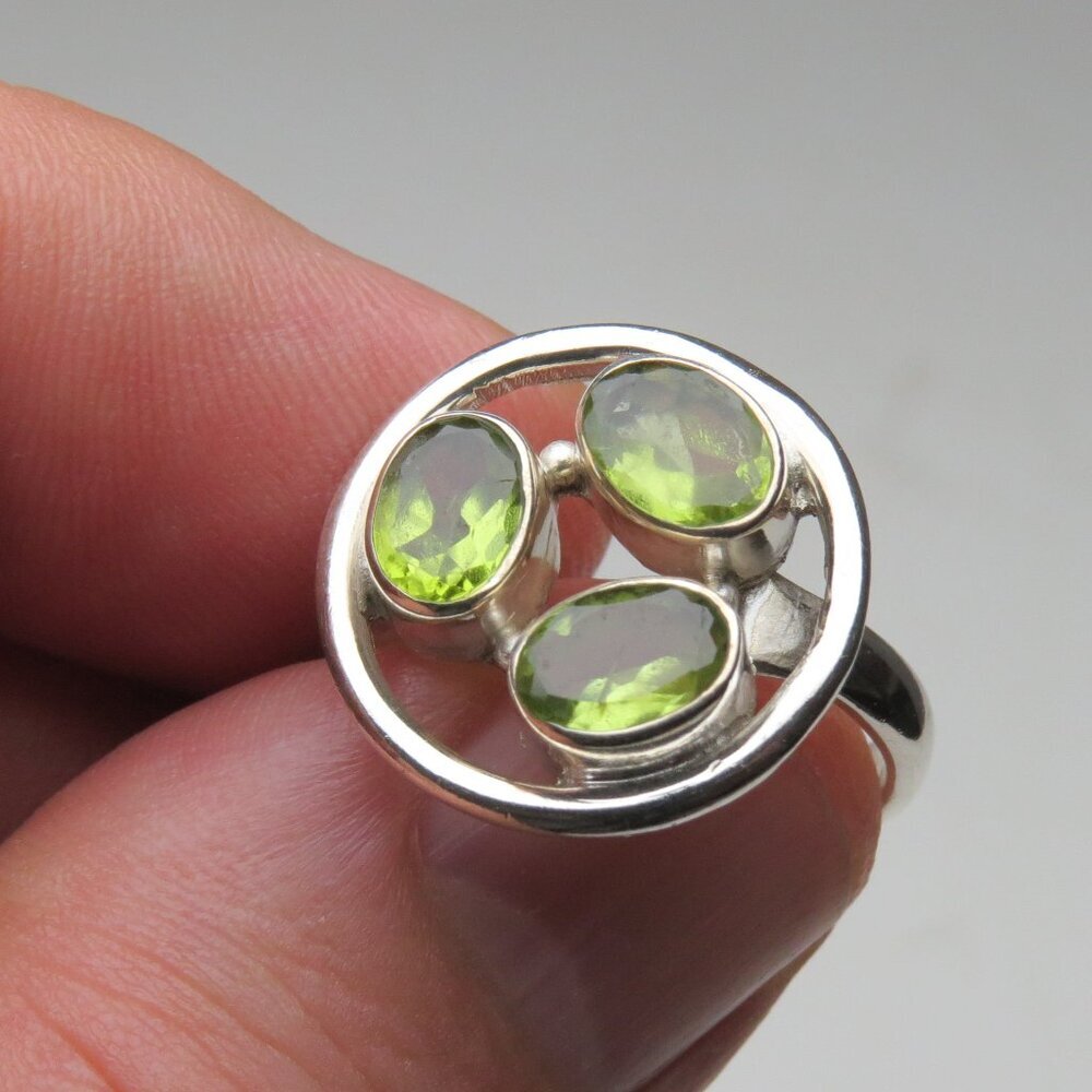 *925 Sterling Silver Peridot Ring